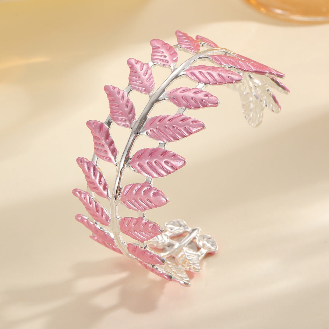 Women's Bracelet in Elegant Leaf Design
