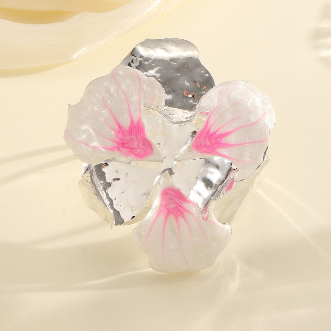 Women's Flower-Shaped Ring made of Shiny Metal