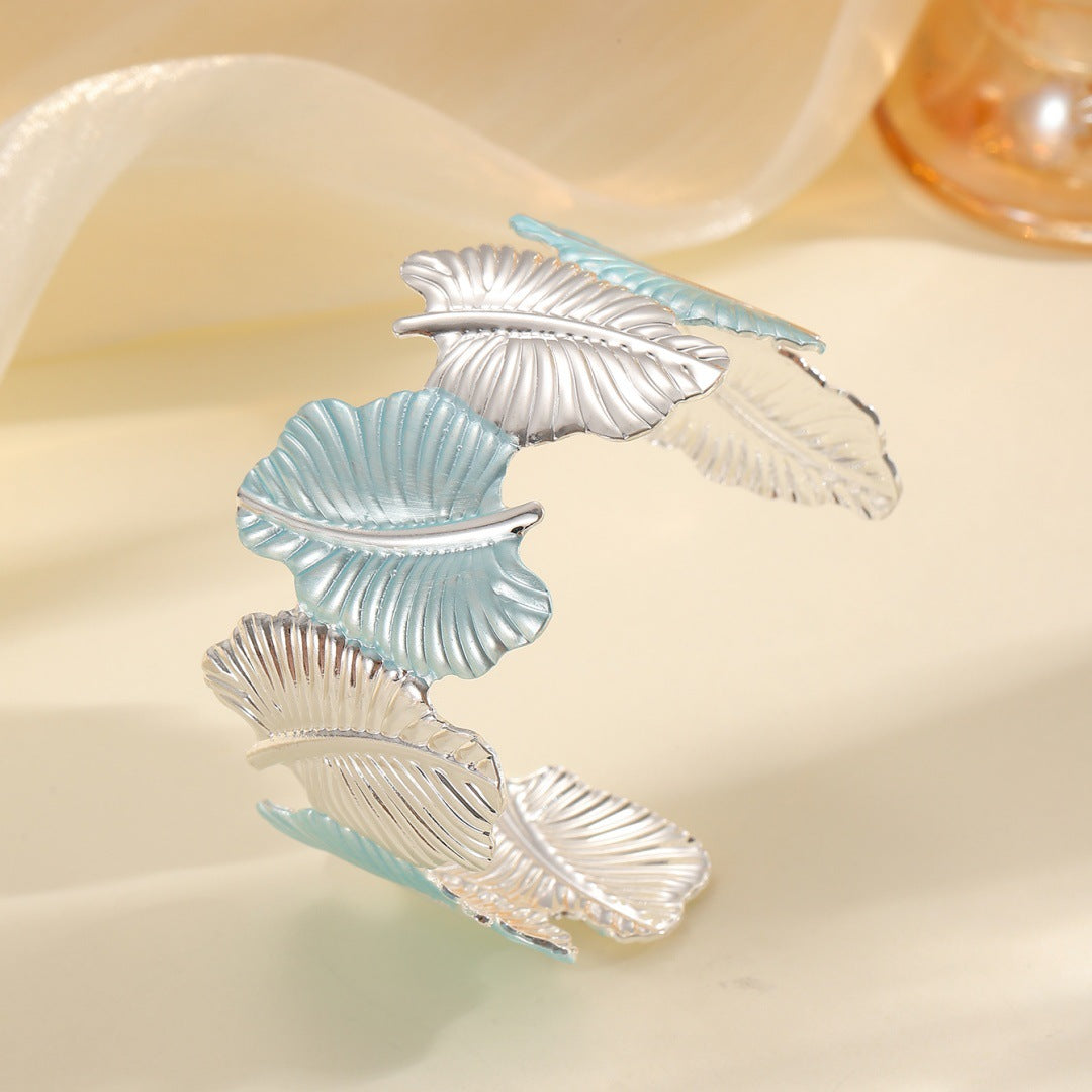 Women's Bracelet with Elaborate Leaf Design