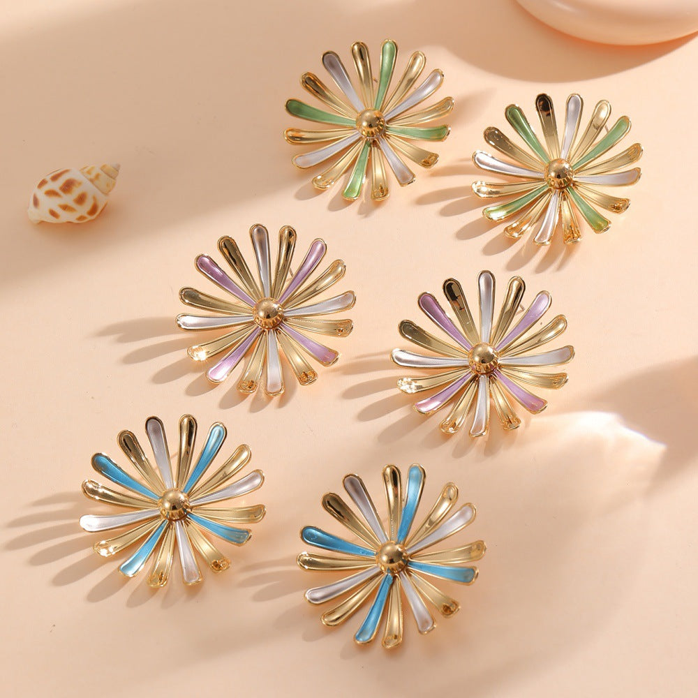 Women's Flower Earrings in Modern 3D Design