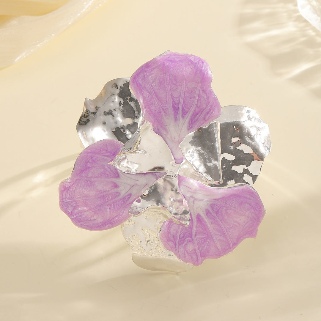Women's Flower-Shaped Ring made of Shiny Metal