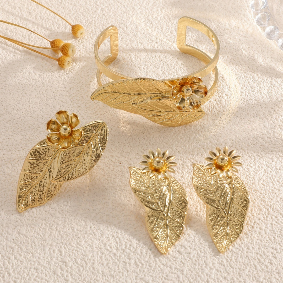 Women's Bangle with Elaborate Leaf Design