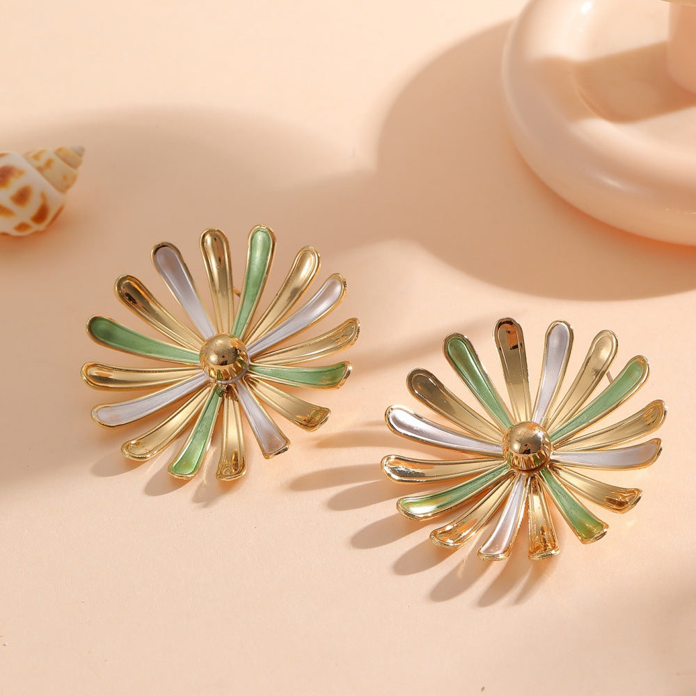 Women's Flower Earrings in Modern 3D Design