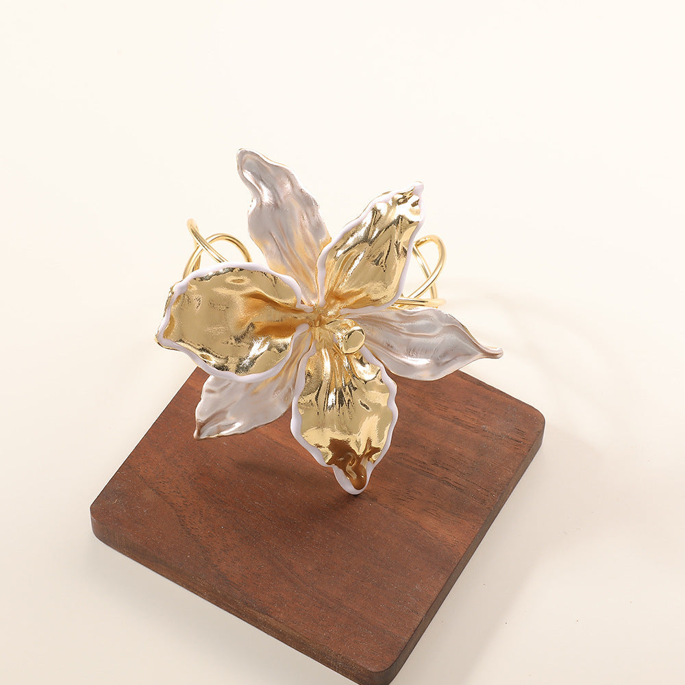 Women's Bracelet with Intricate Flower Design