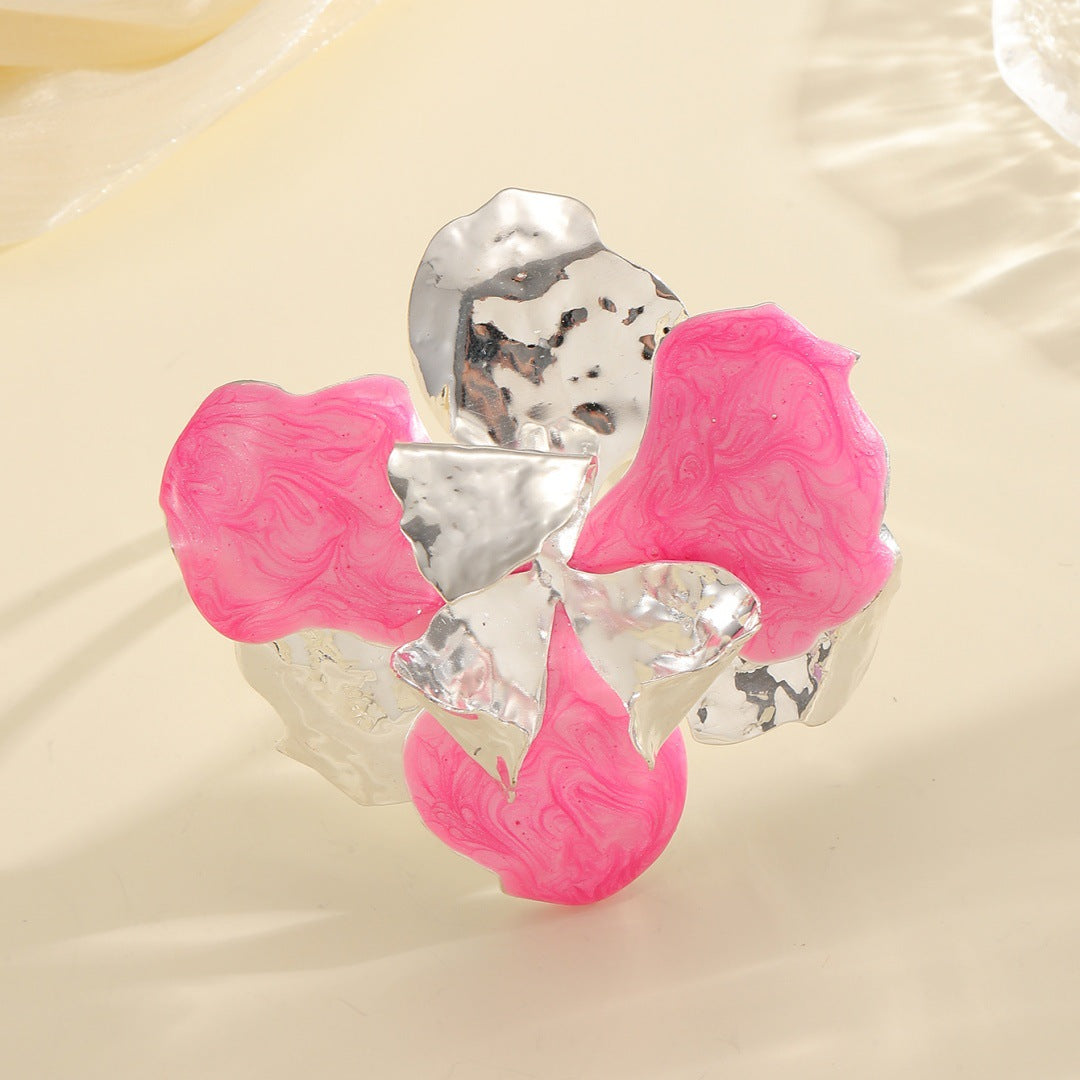 Women's Flower-Shaped Ring made of Shiny Metal
