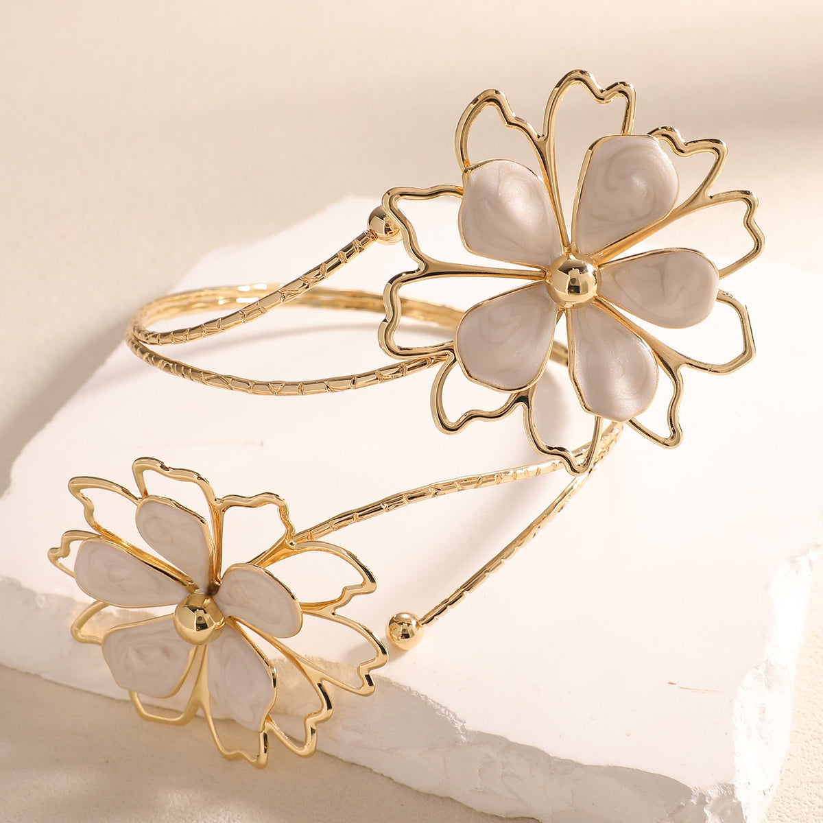 Women's Bracelet with Artistic Flower Design