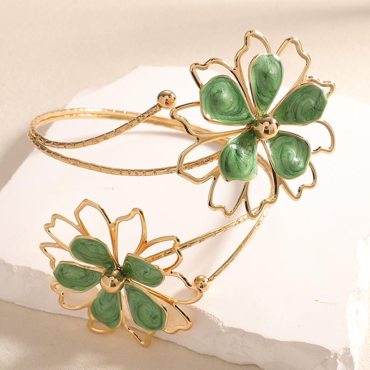 Women's Bracelet with Artistic Flower Design