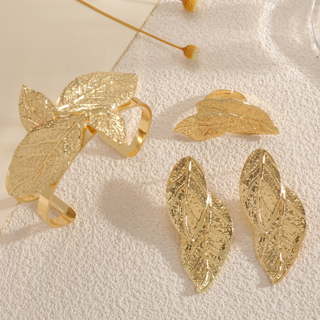 Women's Bangle with Artistic Leaf Design
