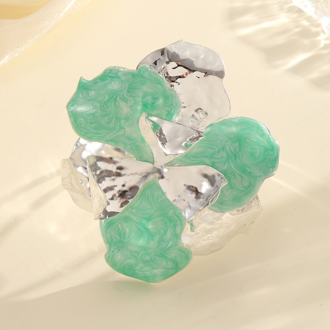Women's Flower-Shaped Ring made of Shiny Metal
