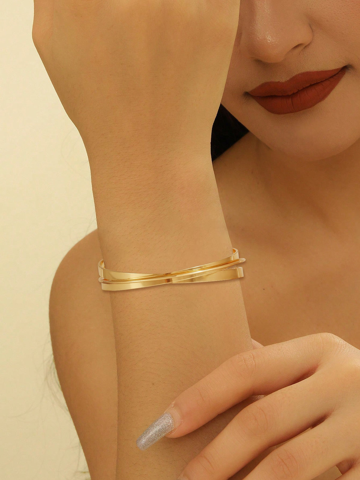 Women's Bangle with Elegant Curved Design