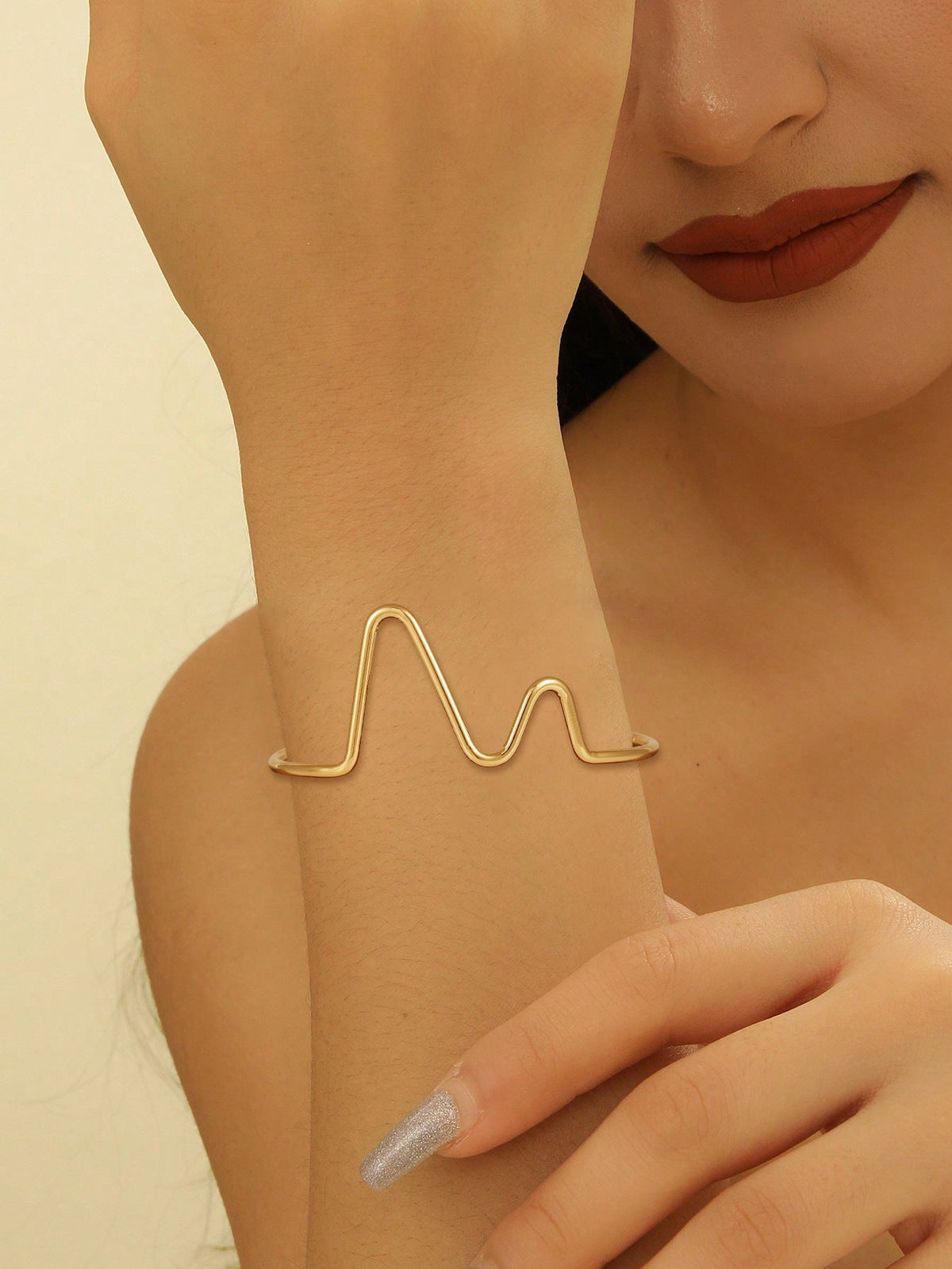 Women's Cuff in Modern Wave Pattern