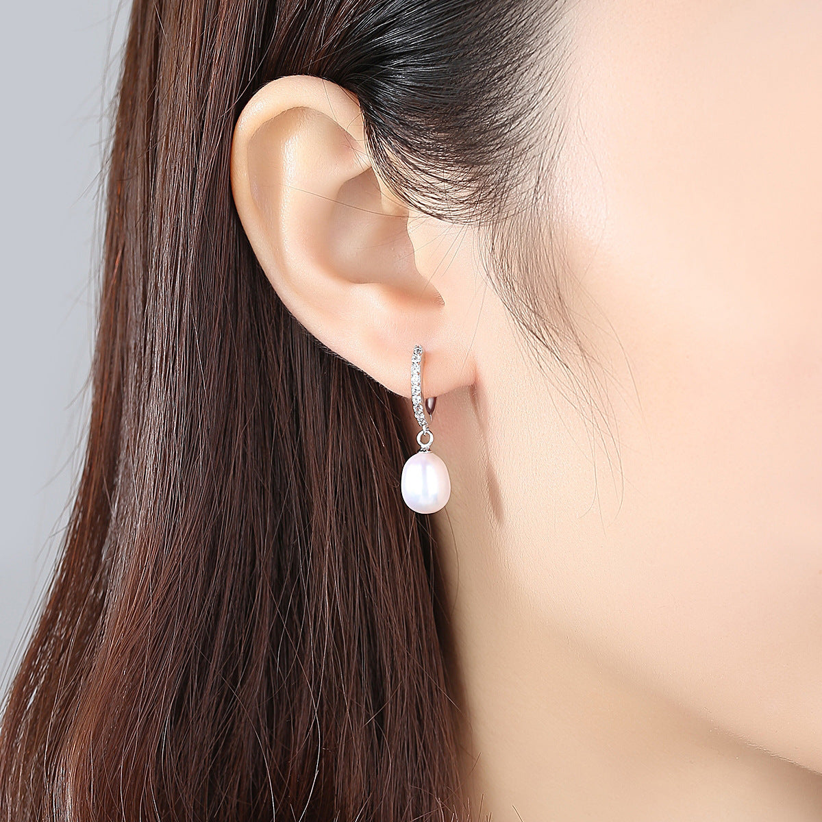 Women's Earrings with Elegant Zirconia Decorations and Pearl Pendants