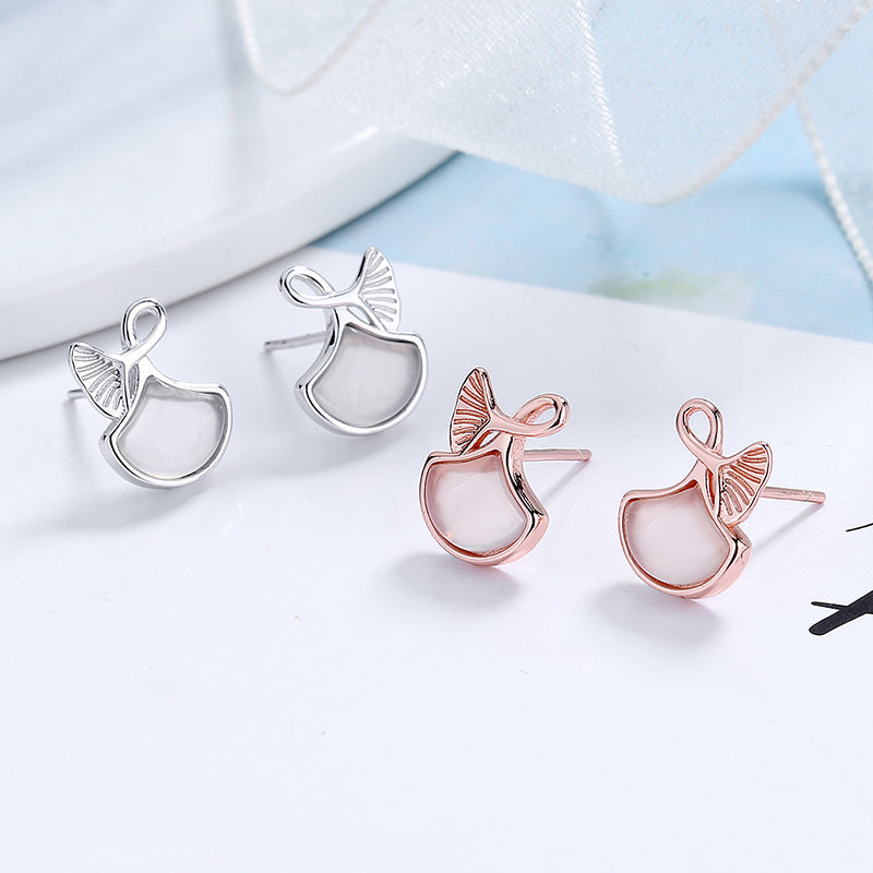 Women's Earrings in Elegant Whale Fin Design