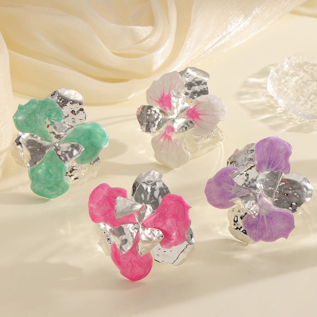 Women's Flower-Shaped Ring made of Shiny Metal
