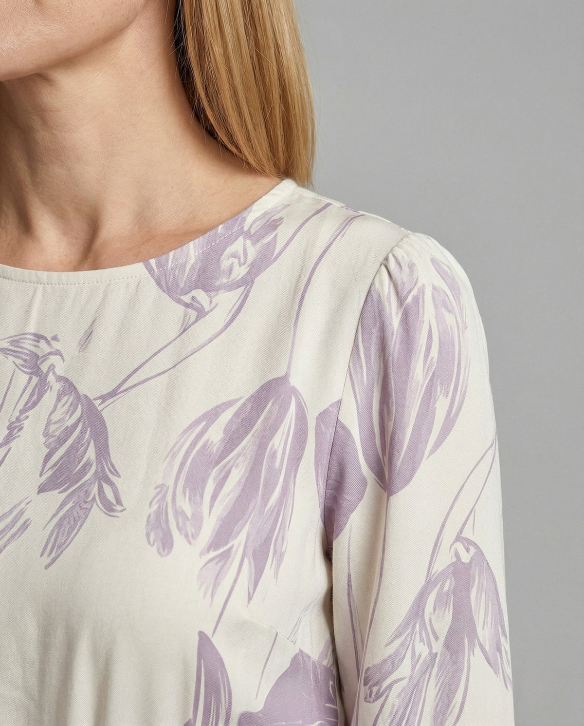 Women's Maxi Dress with Balloon Sleeves and Ruffle Hem - Close-Up Detail