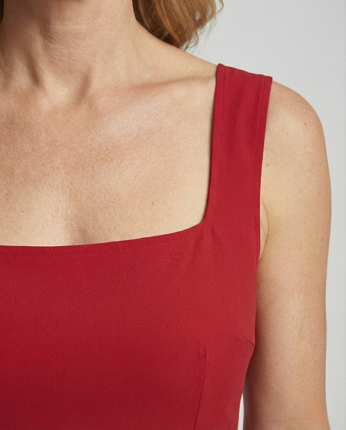 Women's Floor-Length Chiffon Evening Dress with Pockets - Close-Up Detail
