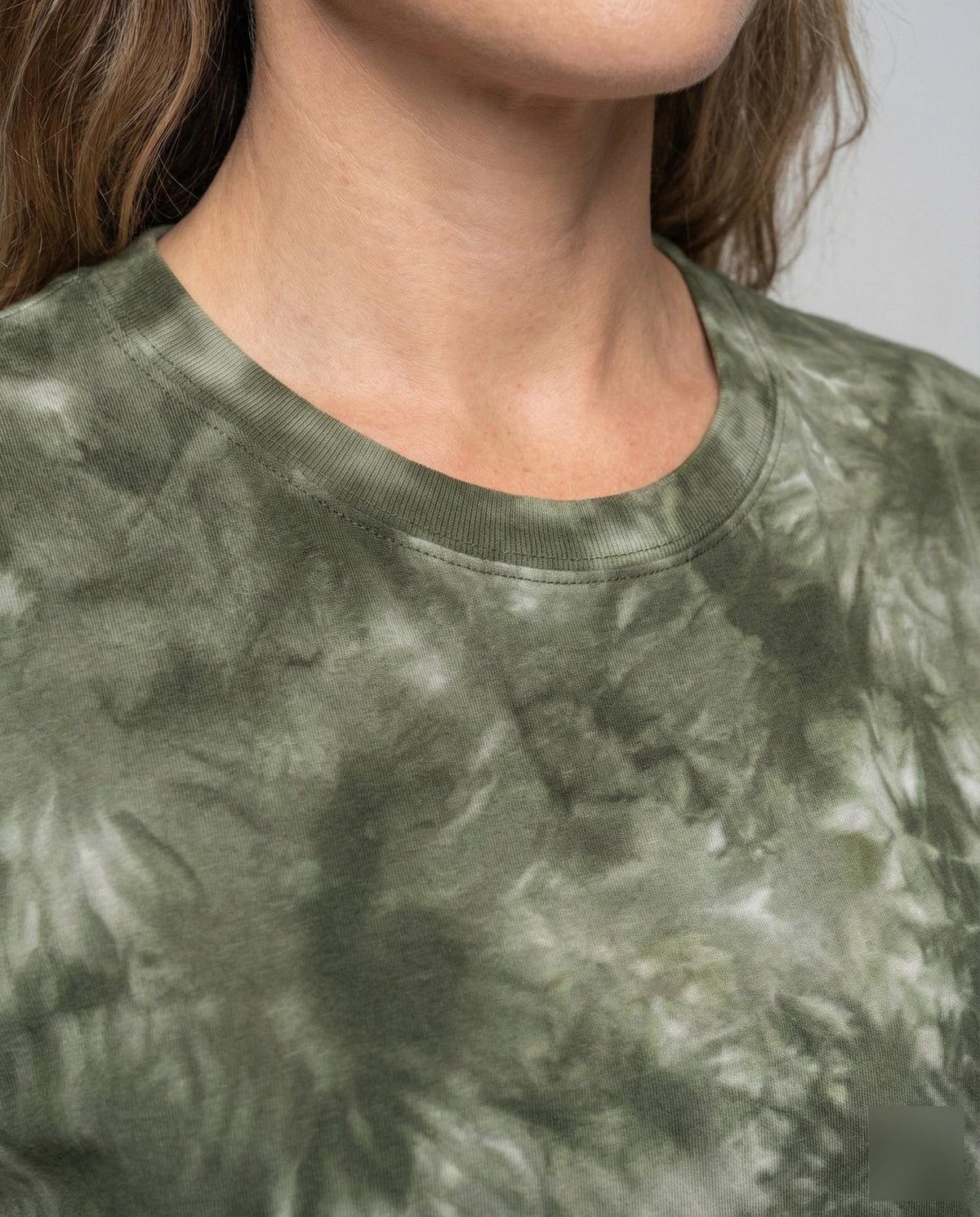 Women's Maxi Jersey Dress with Batik Effect - Close-Up Detail