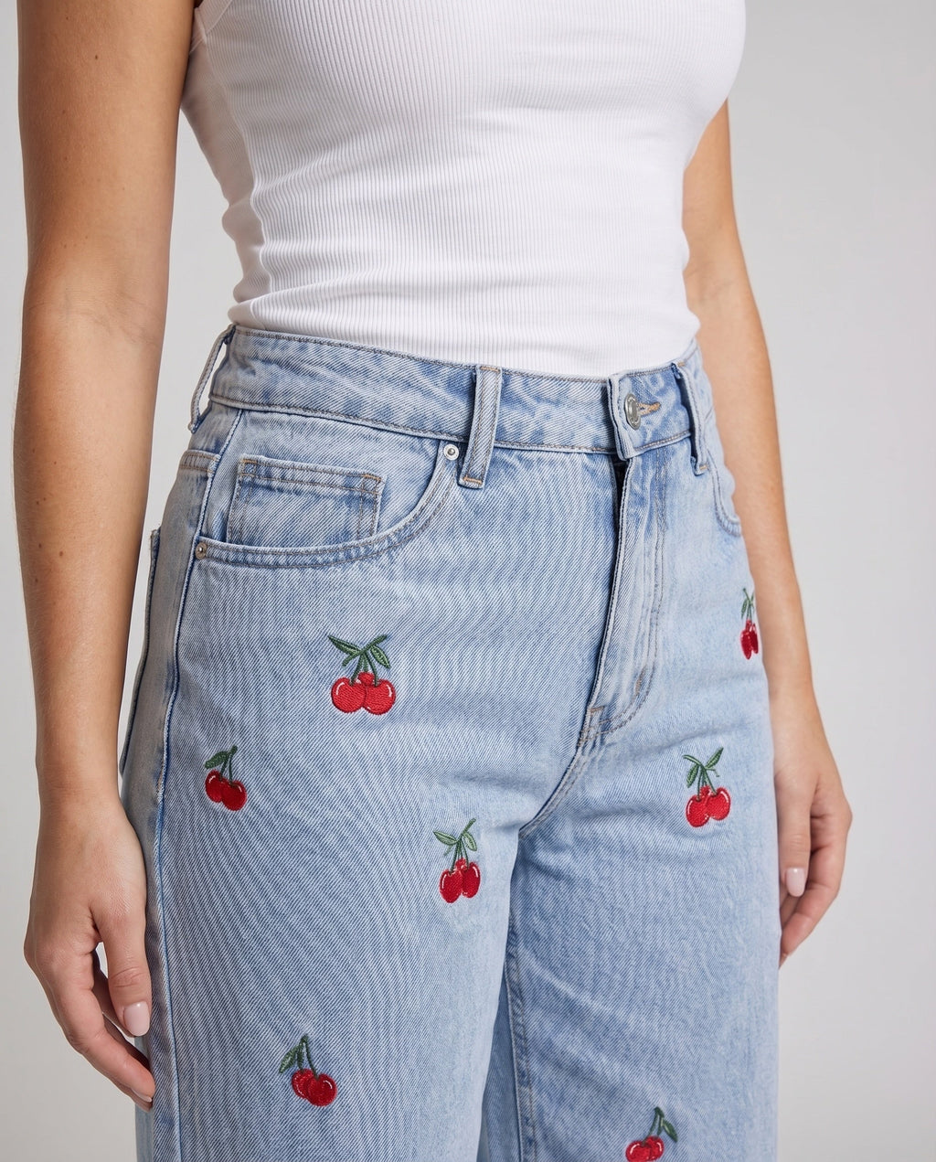 Women's Jeans Pants Daisy Embroidery Straight Leg High Waist - Close-Up Detail