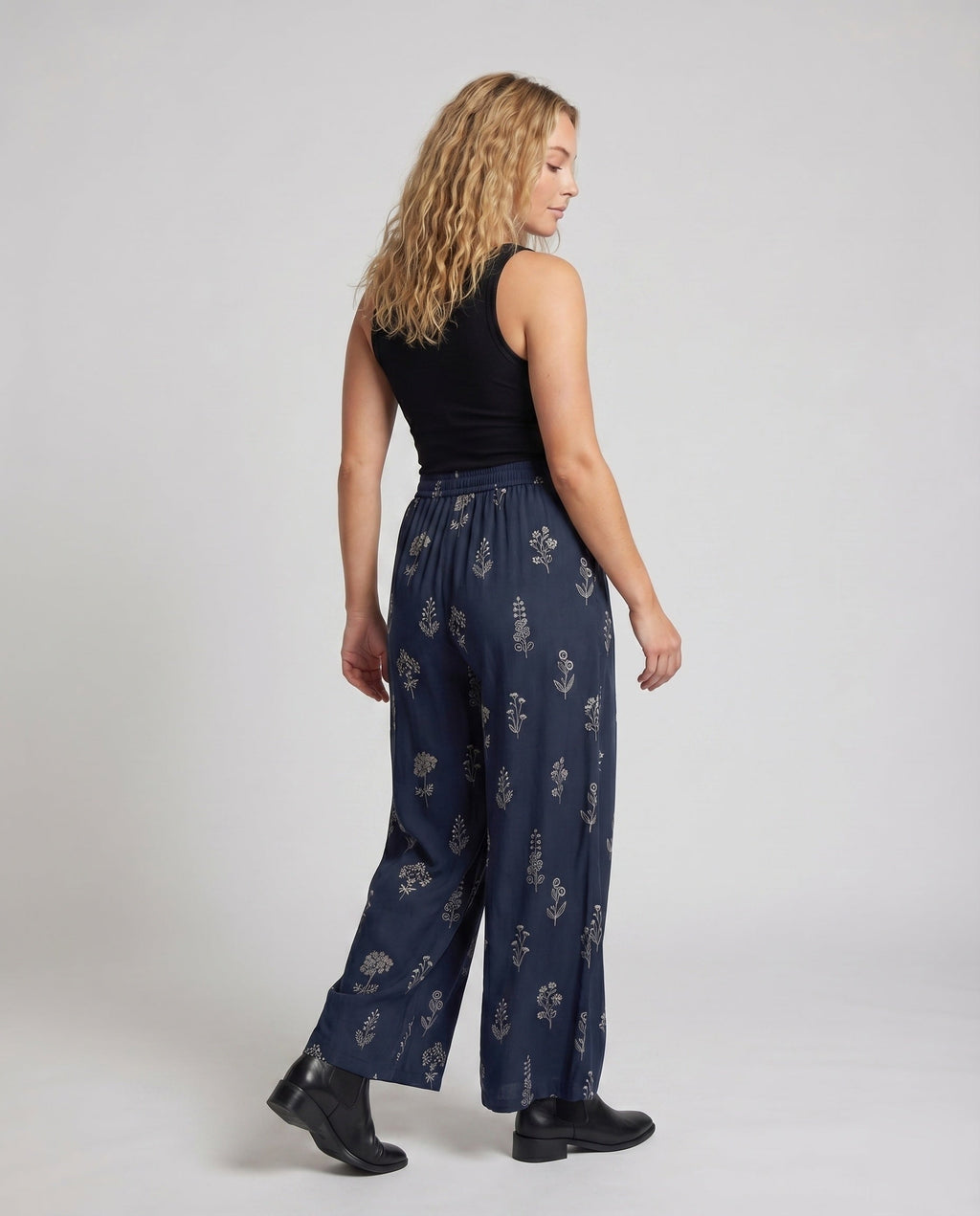 Women's Cotton-Linen Pants Floral Print Tie Belt Loose - Back View