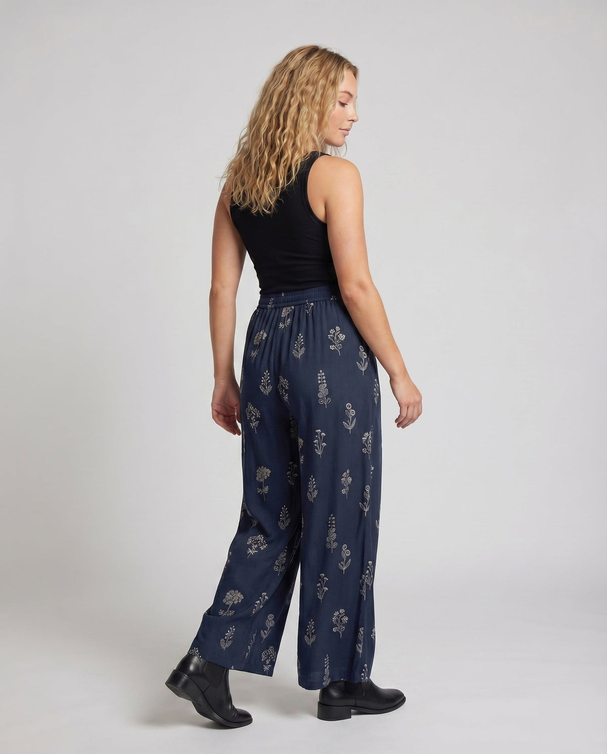 Women's Cotton-Linen Pants Floral Print Tie Belt Loose - Back View