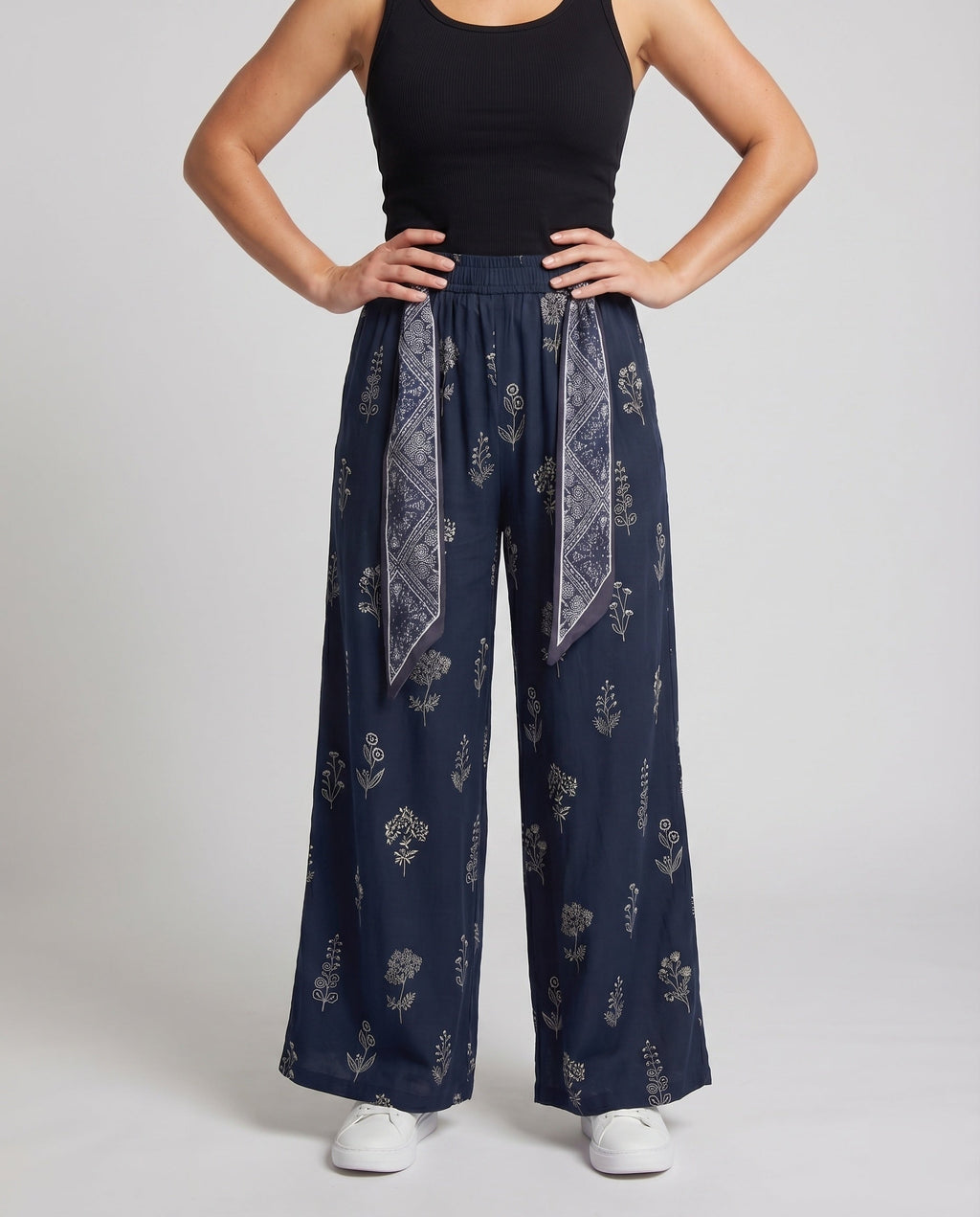 Women's Cotton-Linen Pants Floral Print Tie Belt Loose - Lower Body View