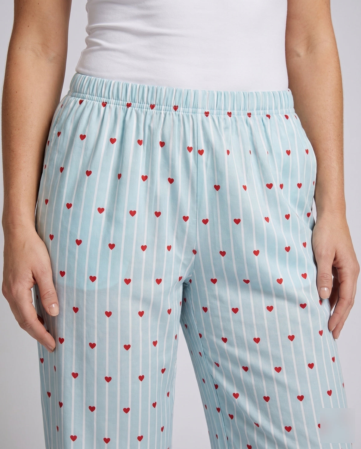 Women's Long Leisure Pants with Heart Design and Loose Fit - Close-Up Detail