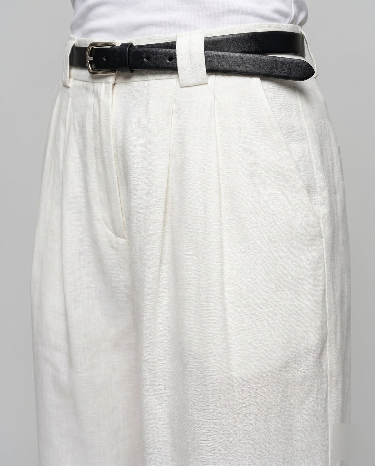 Women's Elegant Wide Linen Pants with High-Waisted Cut - Close-Up Detail