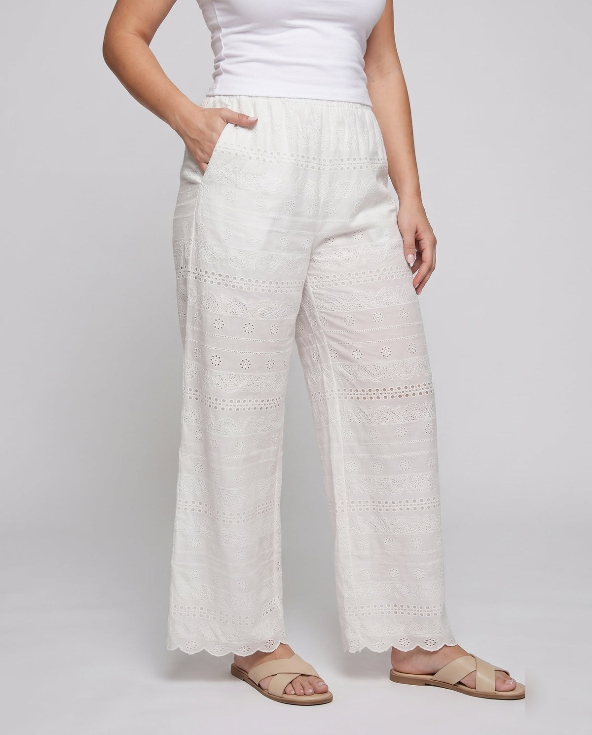 Women's Airy Palazzo Pants made of High-Quality Linen - Lower Body View