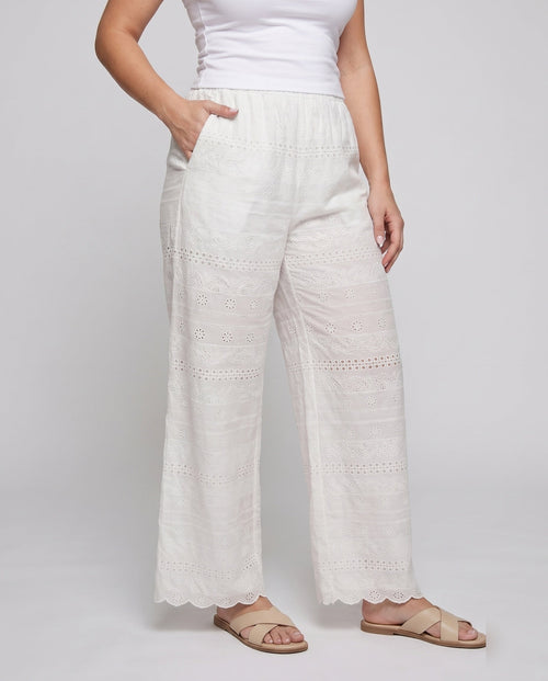 Women's Airy Palazzo Pants made of High-Quality Linen - Lower Body View