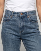 Women's High-Waisted Jeans with Wide Leg, Straight Cut - Close-Up Detail