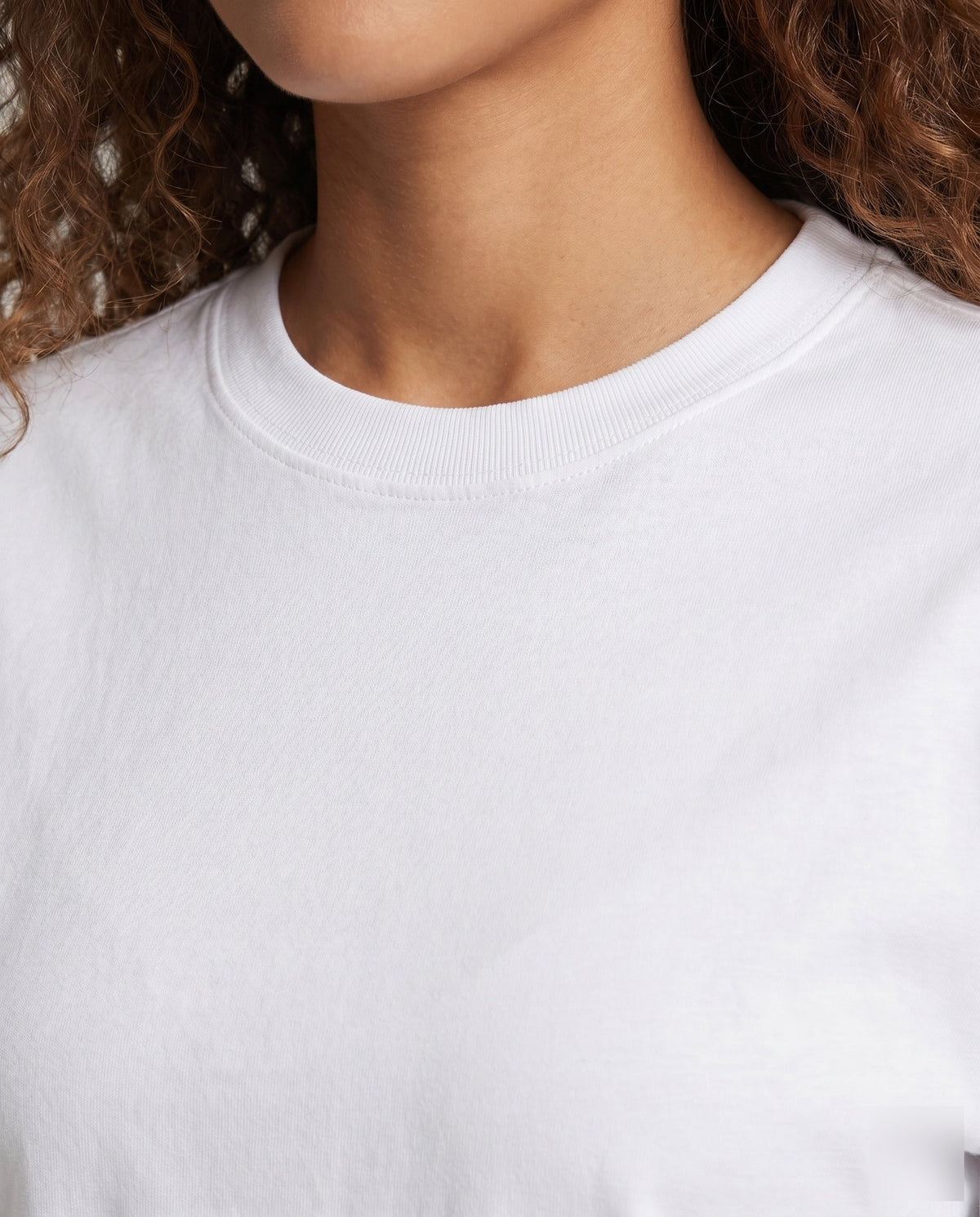 Women's Minimalist Long Sleeve made of Organic Cotton Blend - Close-Up Detail