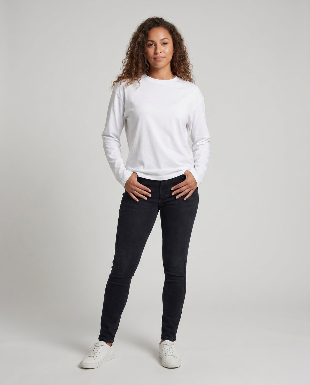 Women's Minimalist Long Sleeve made of Organic Cotton Blend - Front View