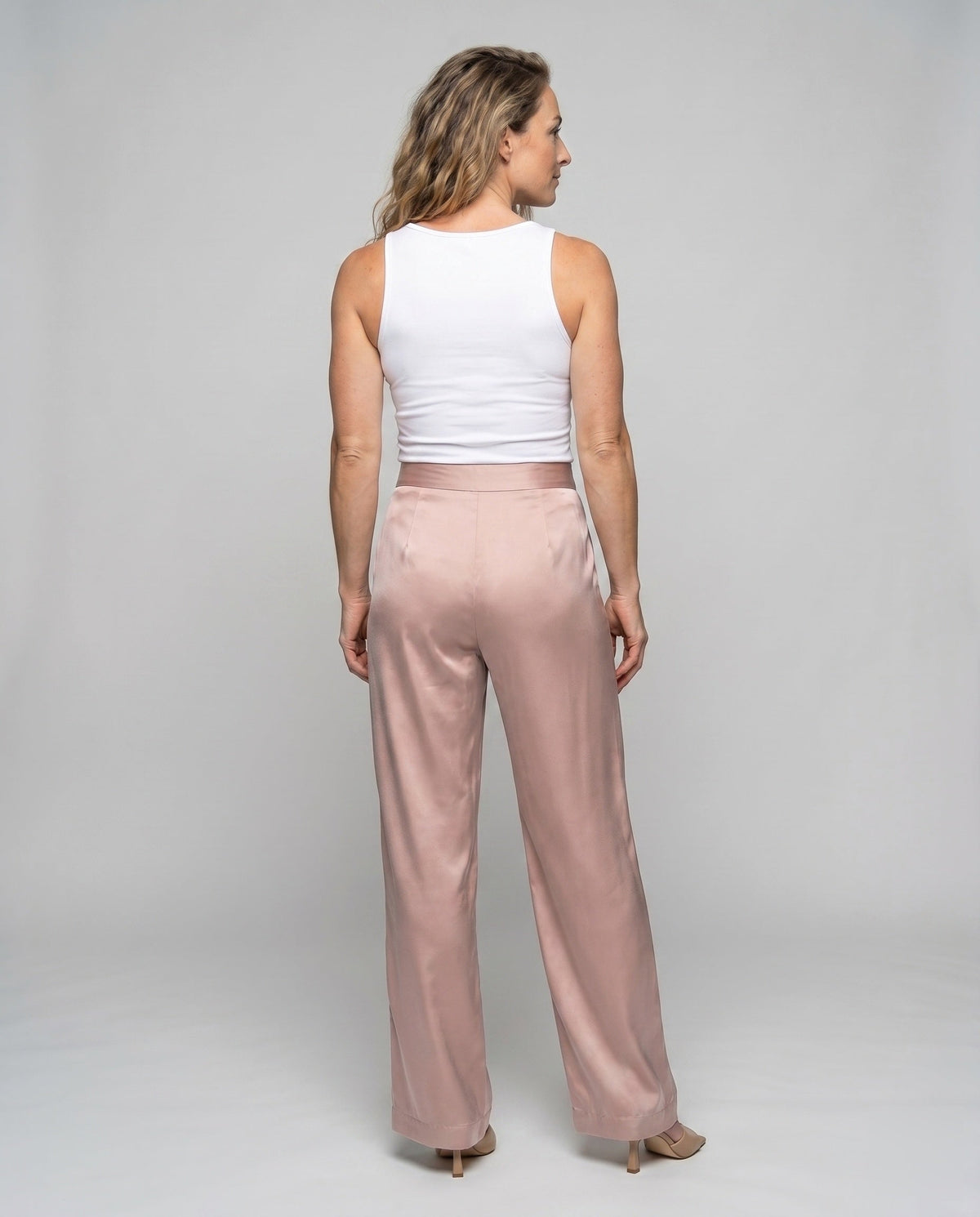 Women's Elegant and High-Quality Pleated Trousers - Back View