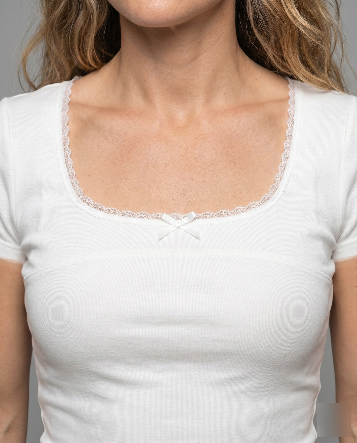Women's Fitted T-Shirt with Fine Lace Decoration - Close-Up Detail