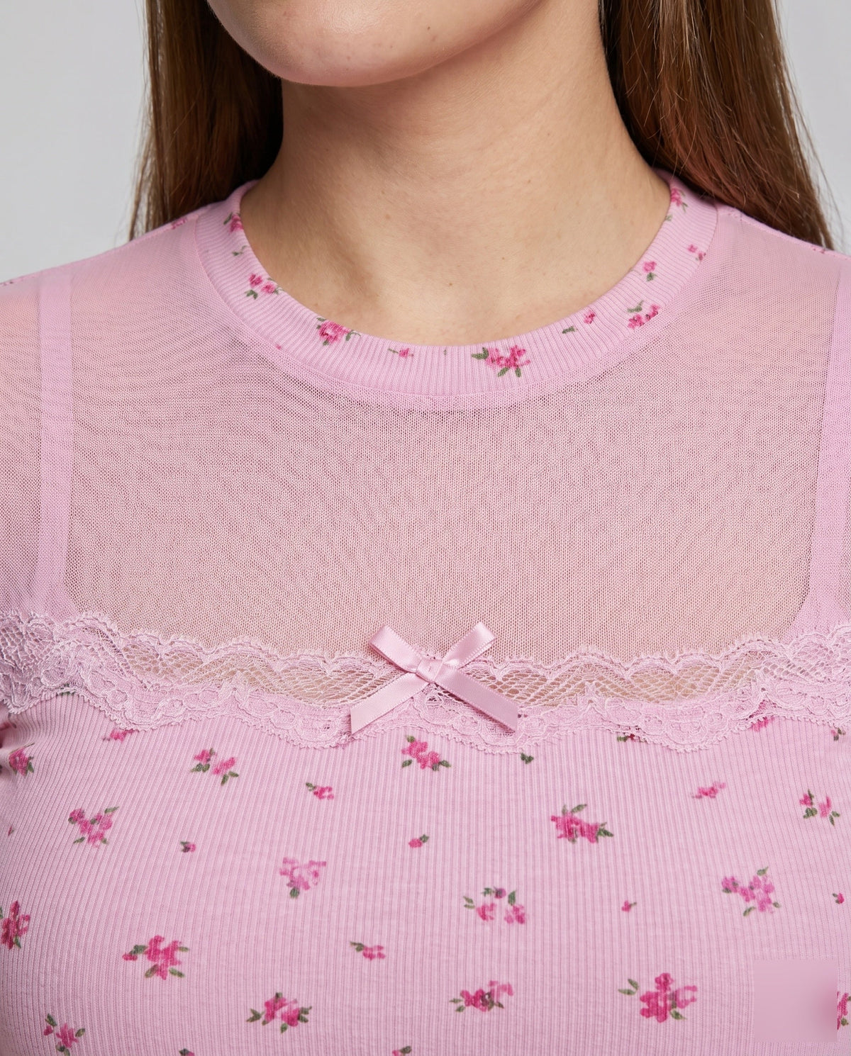 Women's Long-Sleeved Crop Top with Delicate Lace Trim and Floral Print - Close-Up Detail
