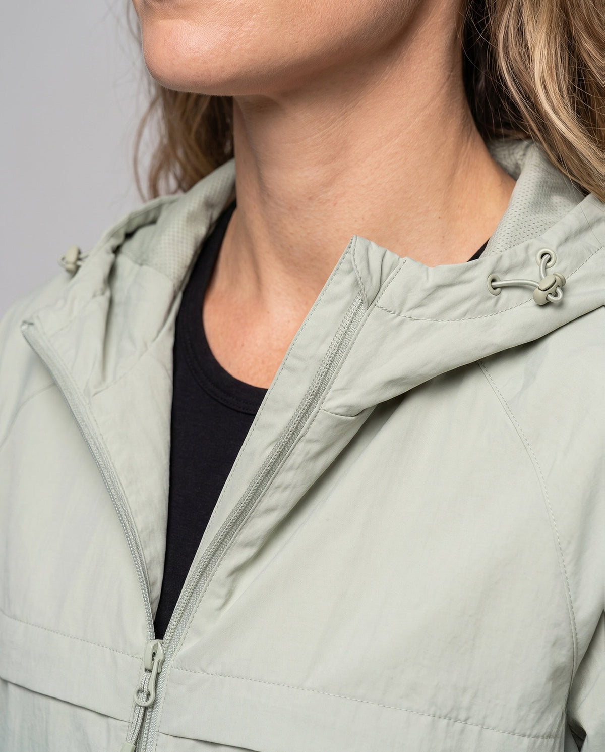 Women's Versatile Functional Jacket with Breathable Properties - Close-Up Detail