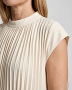 Women's Pleated A-Line Maxi Dress with Pockets - Close-Up Detail