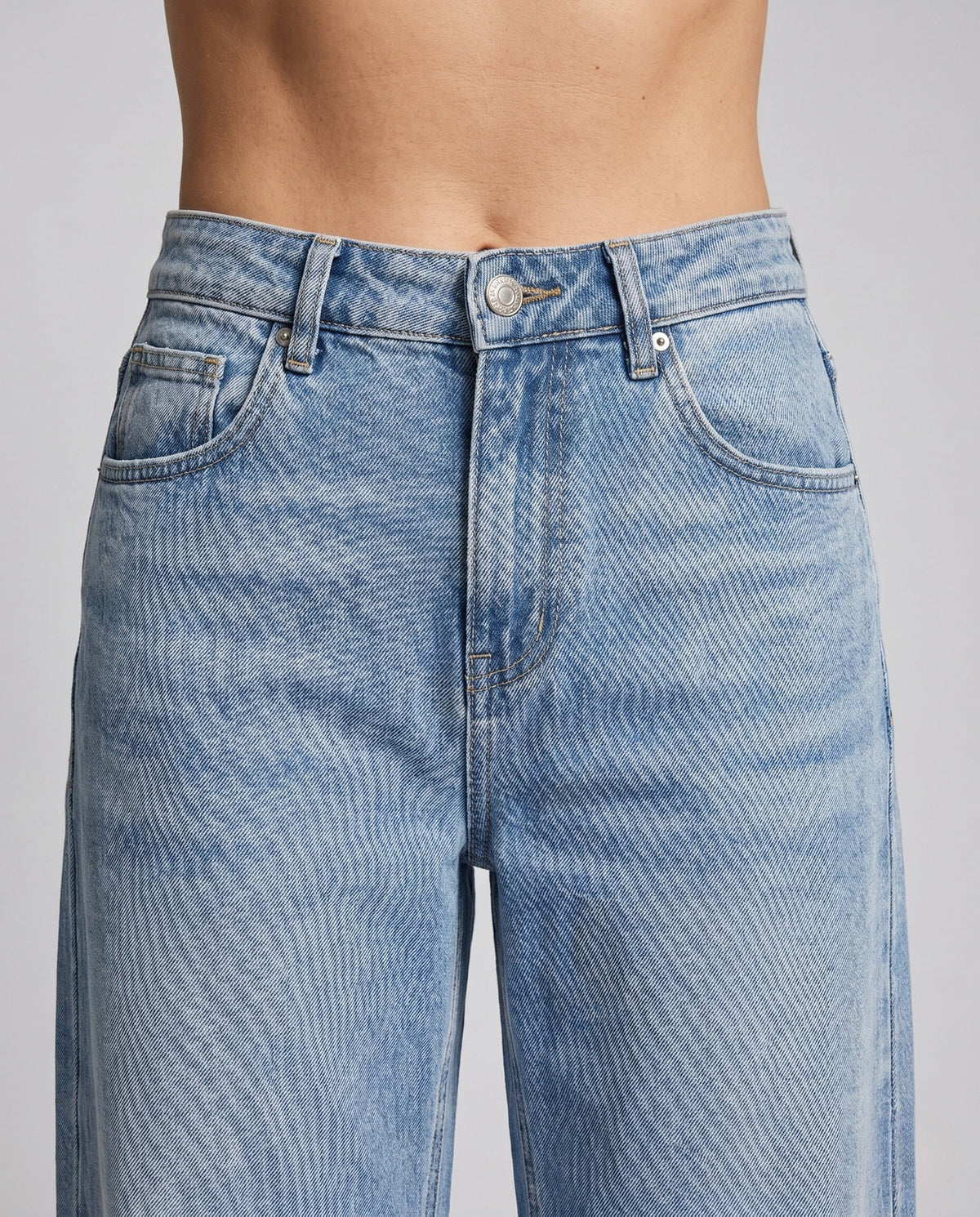 Women's High-Waisted Extra-Wide Denim Palazzo Pants - Close-Up Detail